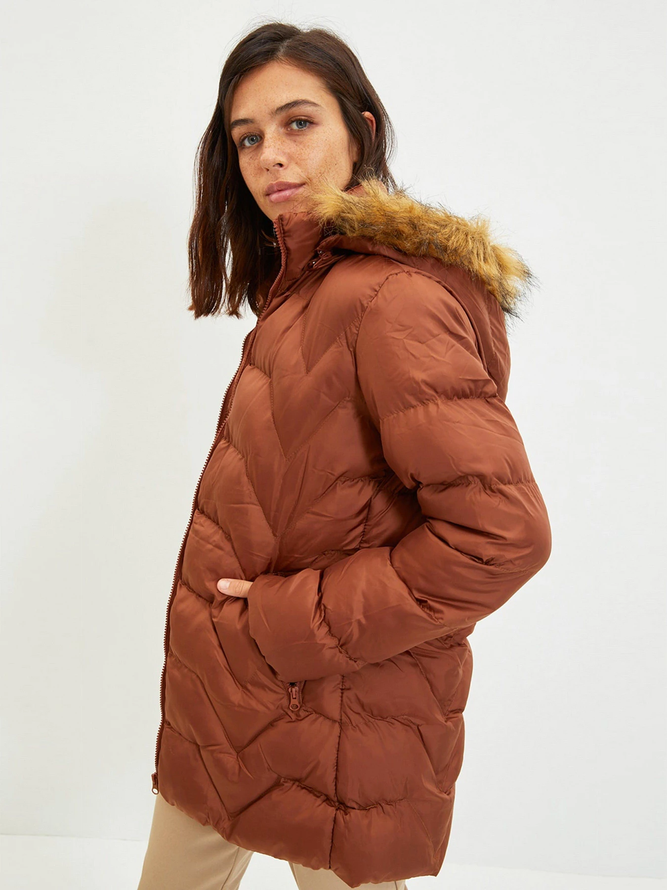 Куртки и дубленки Trendyol модель TWOAW22MO0582/Kahverengi Куртки и дубленки Trendyol модель TWOAW22MO0582/Kahverengi Фото