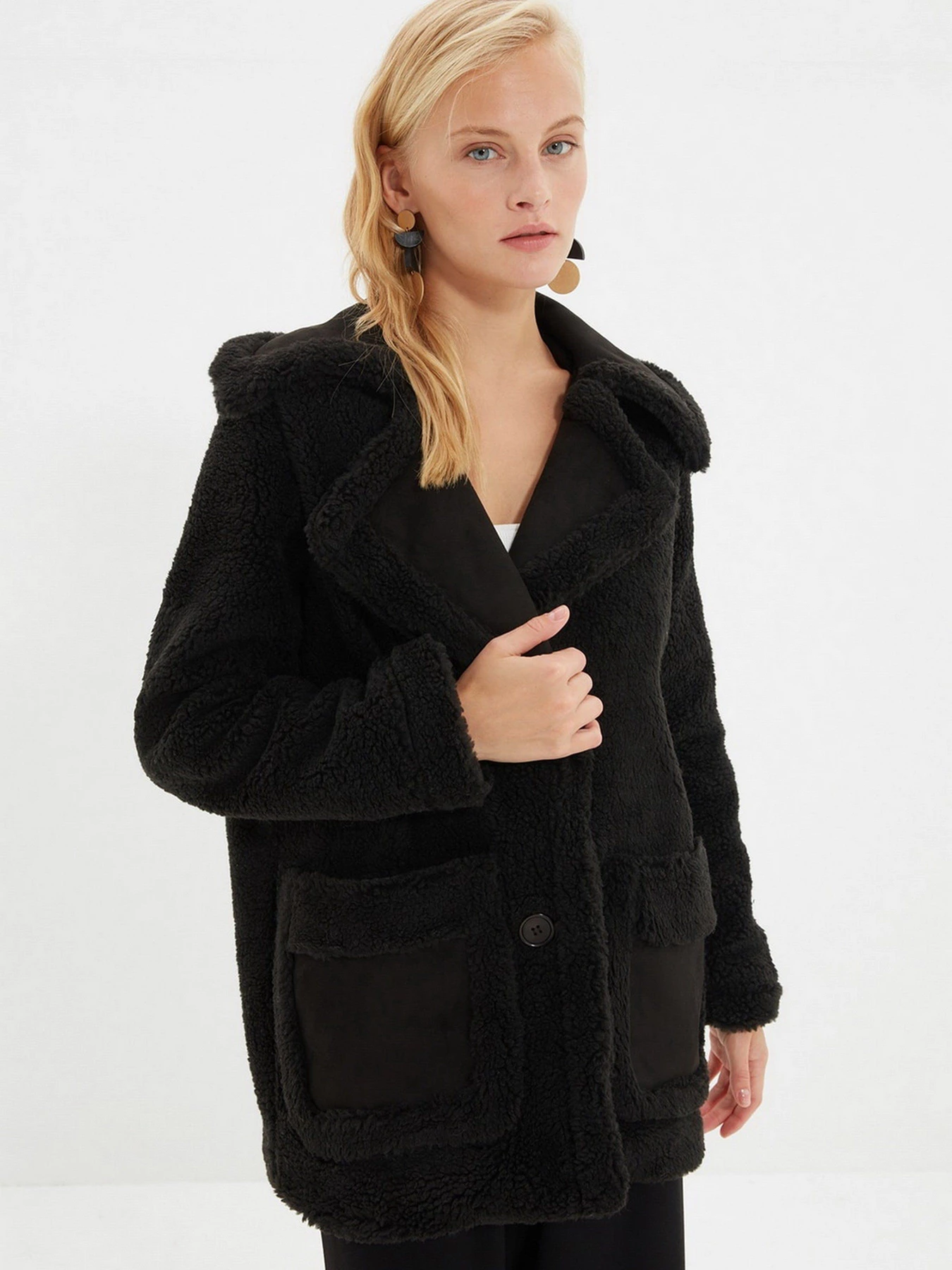 Куртки и дубленки Trendyol модель TWOAW22KB0073/Siyah Куртки и дубленки Trendyol модель TWOAW22KB0073/Siyah Фото