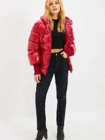 Куртки и дубленки Trendyol модель TWOAW20MO0014/Kirmizi Фото