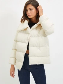 Куртки и дубленки Trendyol модель TWOAW22MO0402/Ekru Фото