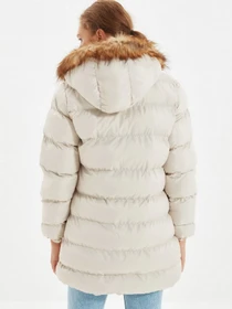 Куртки и дубленки Trendyol модель TWOAW22MO0574/Bej Фото