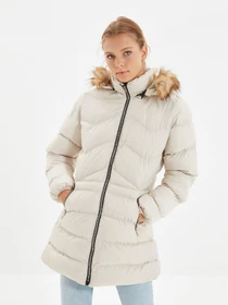 Куртки и дубленки Trendyol модель TWOAW22MO0574/Bej Фото