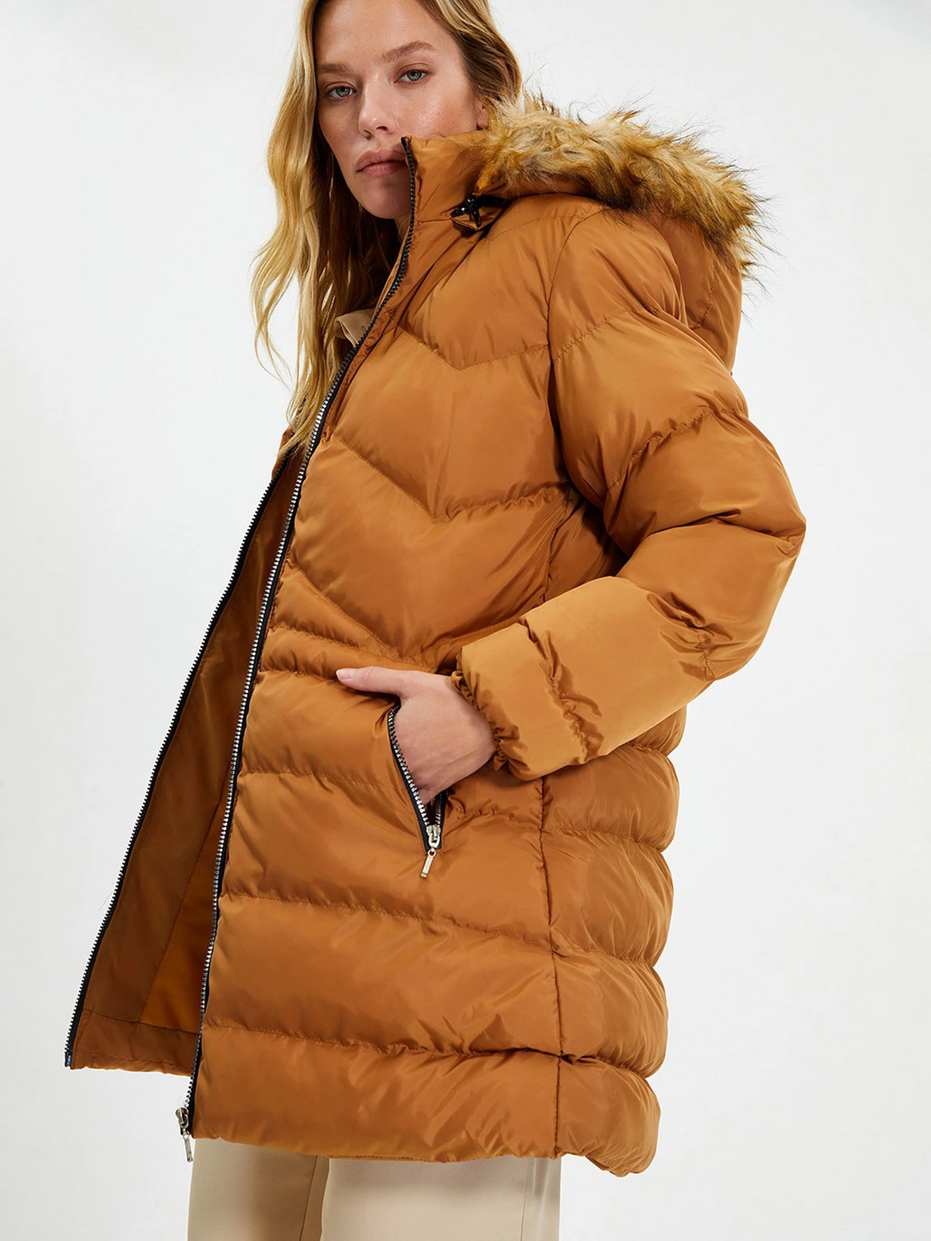 Куртки и дубленки Trendyol модель TWOAW22MO0574/Camel Куртки и дубленки Trendyol модель TWOAW22MO0574/Camel Фото