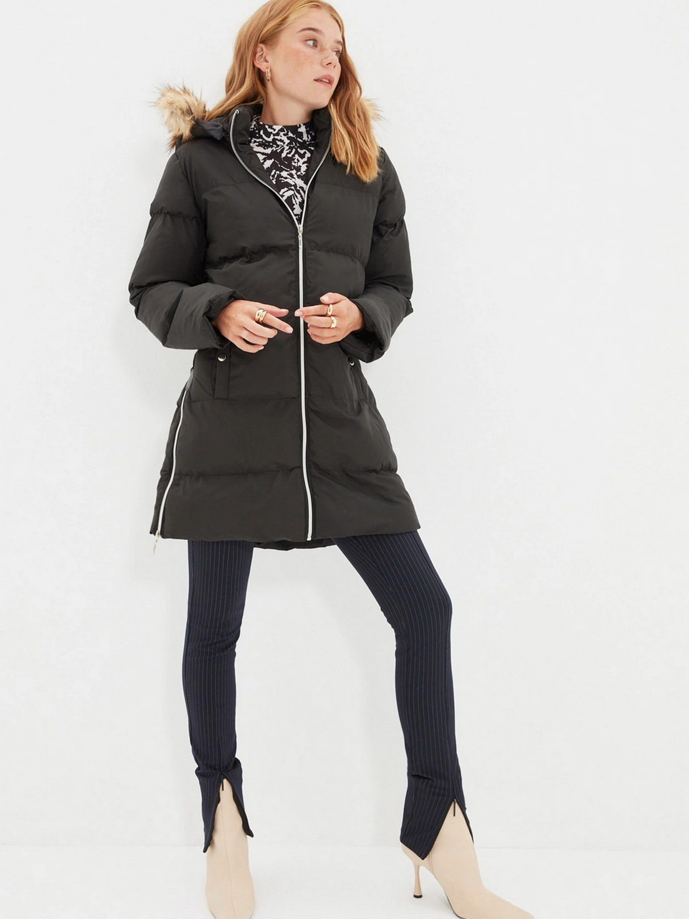 Куртки и дубленки Trendyol модель TWOAW22MO0313/Siyah Куртки и дубленки Trendyol модель TWOAW22MO0313/Siyah Фото
