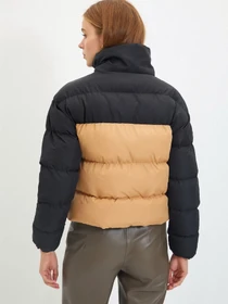 Куртки и дубленки Trendyol модель TWOAW22MO0052/Cok Renkli Фото