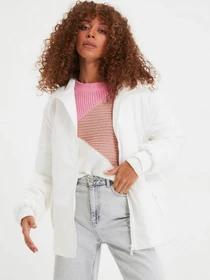 Куртки и дубленки Trendyol модель TWOAW22MO0067/Ekru Фото