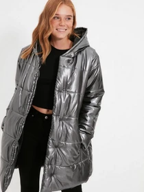 Куртки и дубленки Trendyol модель TWOAW22MO0007/Gumus Фото