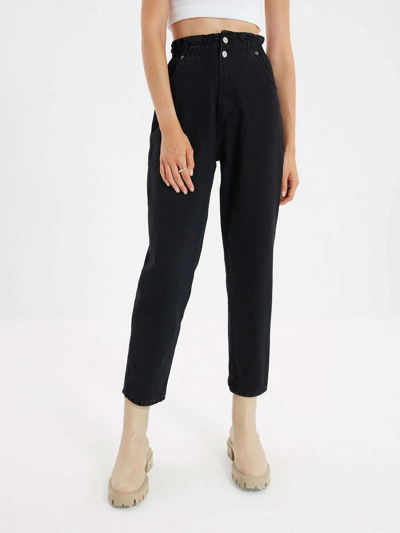 Джинси Trendyol Mom модель TWOAW22JE0793/Siyah Джинси Trendyol Mom модель TWOAW22JE0793/Siyah Фото