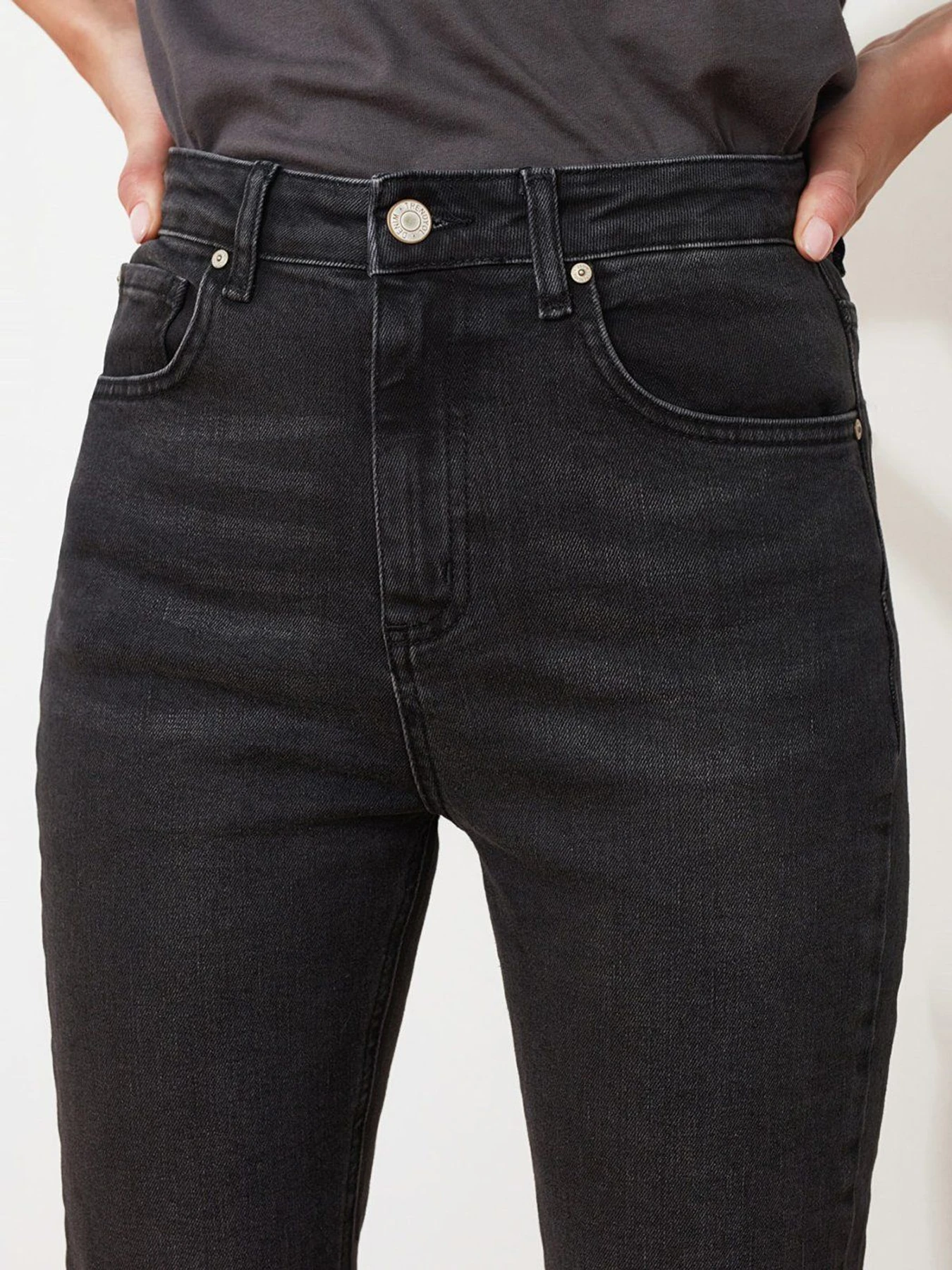 Джинси Trendyol Slim модель TWOSS21JE0014/Siyah Фото