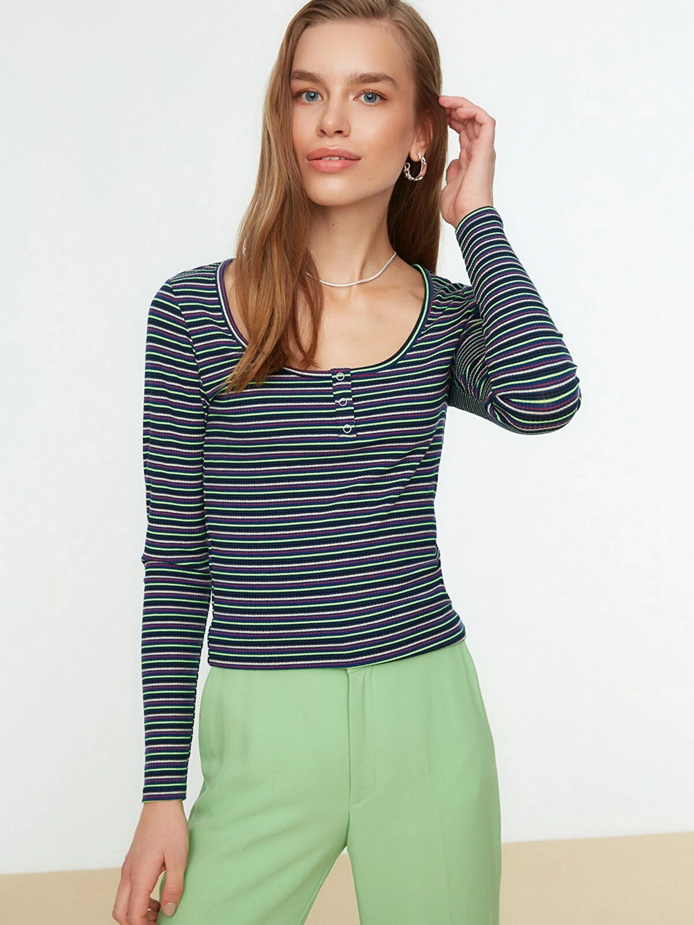 Худи и свитшоты Trendyol модель TWOSS22BZ0689/Lacivert Худи и свитшоты Trendyol модель TWOSS22BZ0689/Lacivert Фото
