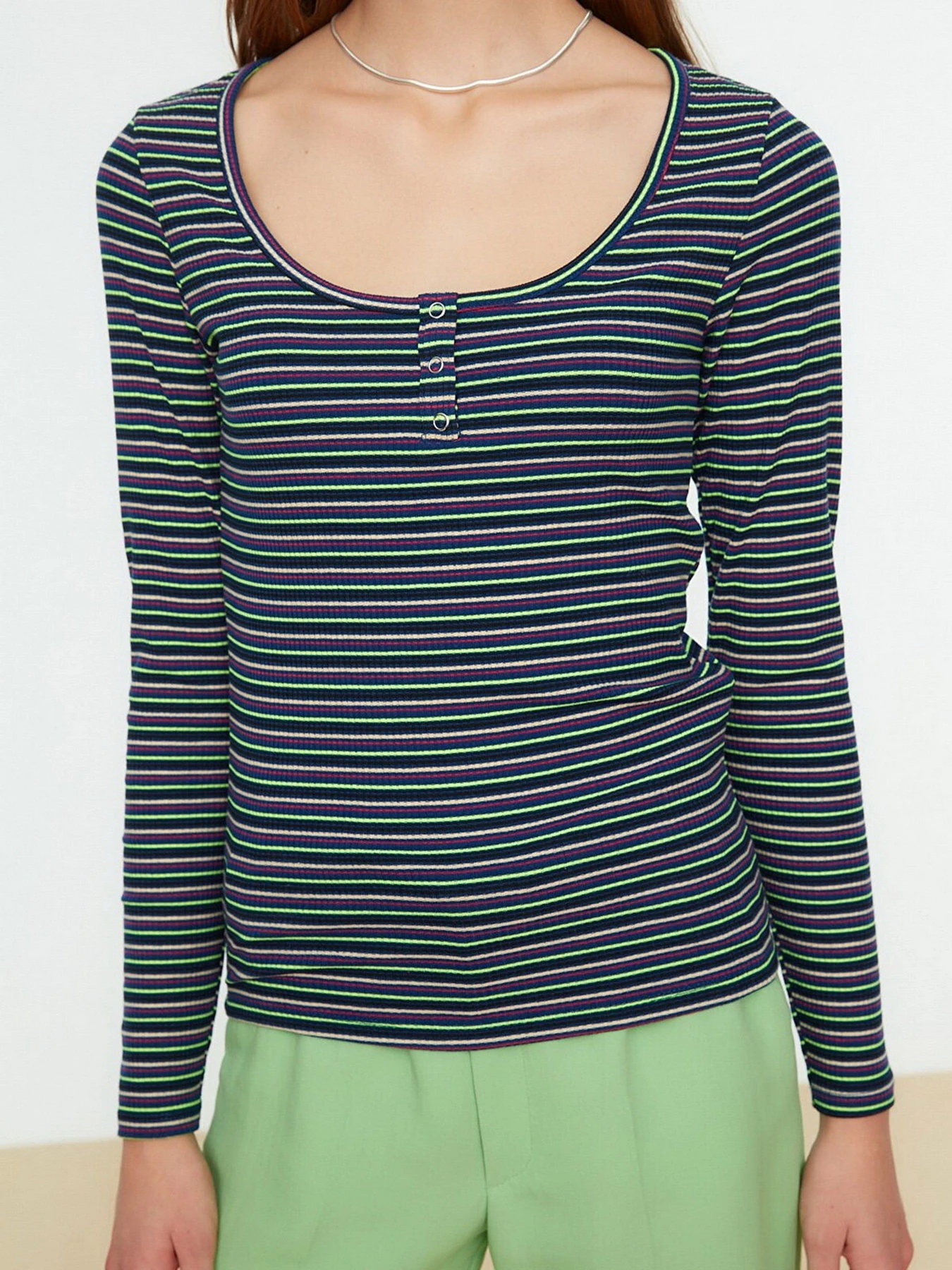Худи и свитшоты Trendyol модель TWOSS22BZ0689/Lacivert Худи и свитшоты Trendyol модель TWOSS22BZ0689/Lacivert Фото