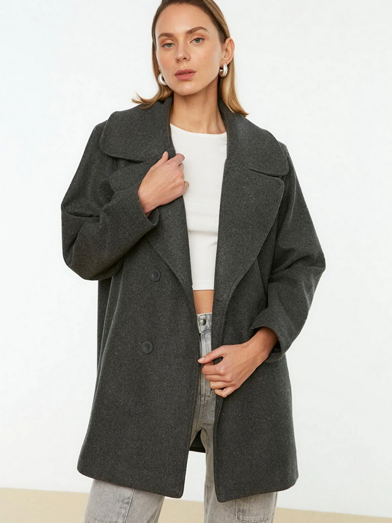 Пальто и плащи Trendyol модель TWOAW22KB0101/Antrasit Пальто и плащи Trendyol модель TWOAW22KB0101/Antrasit Фото