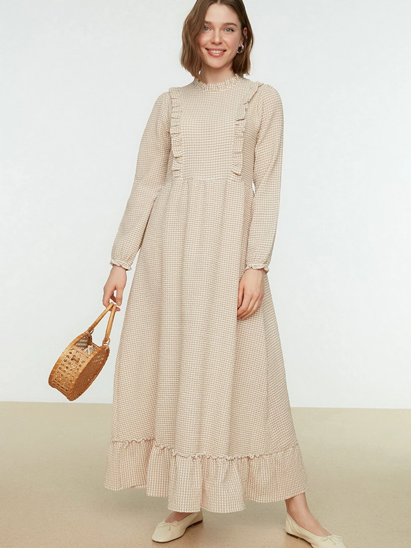 Платья Trendyol модель TCTSS21EB0028/Bej Платья Trendyol модель TCTSS21EB0028/Bej Фото