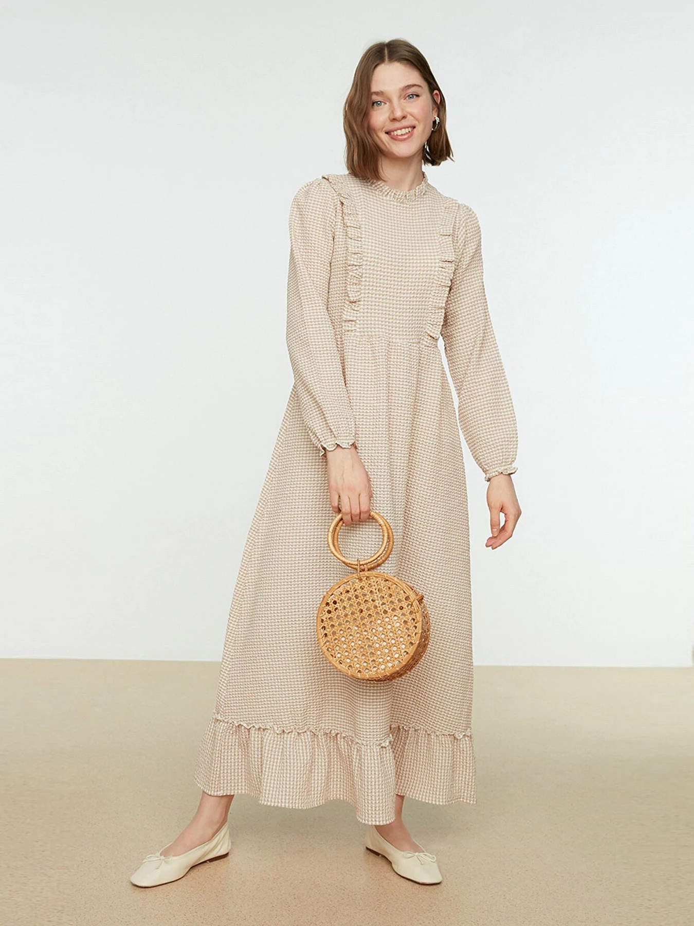 Платья Trendyol модель TCTSS21EB0028/Bej Платья Trendyol модель TCTSS21EB0028/Bej Фото
