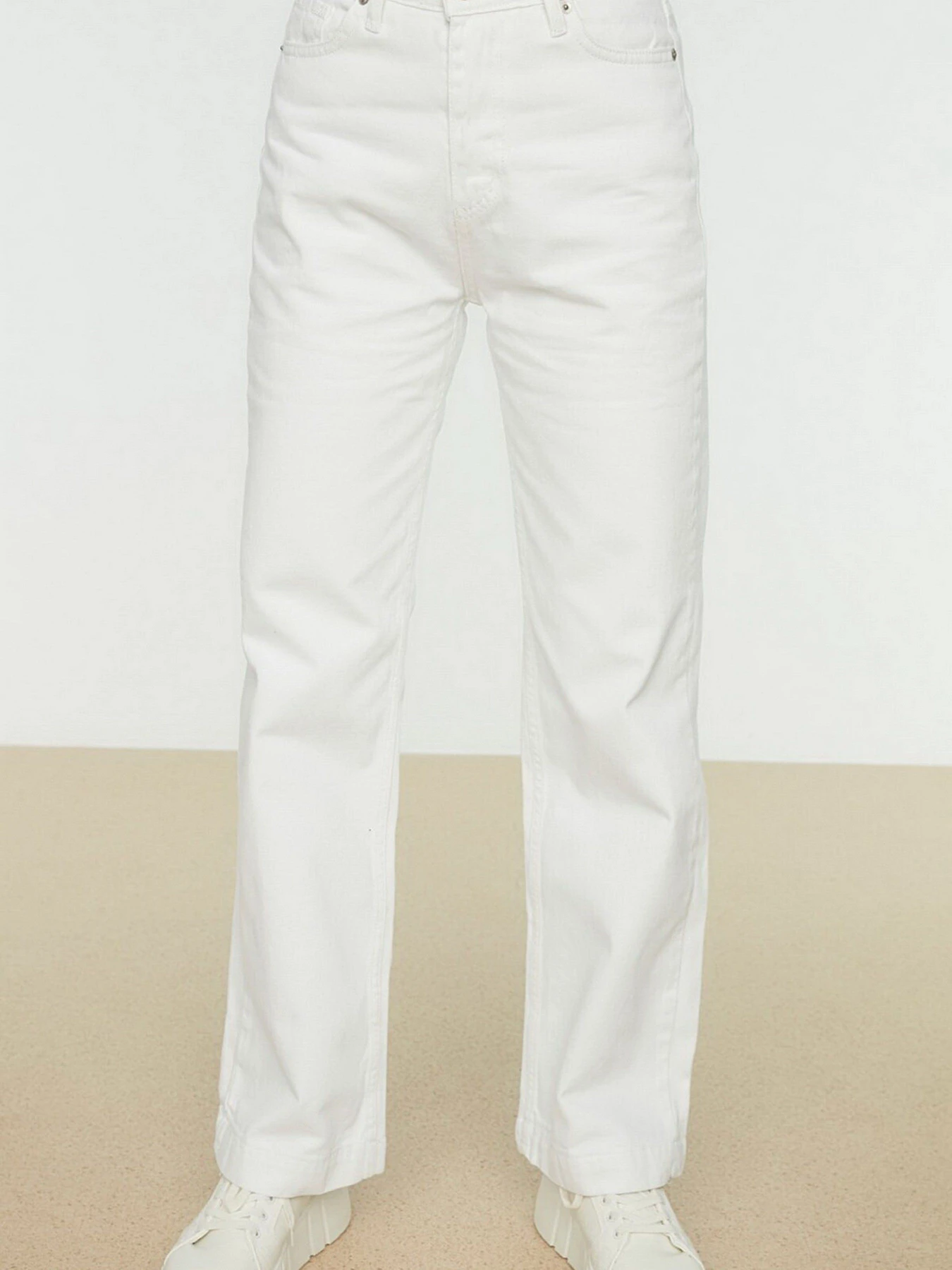 Джинси Trendyol Frayed Straight модель TCTSS22JE0044/Beyaz Фото