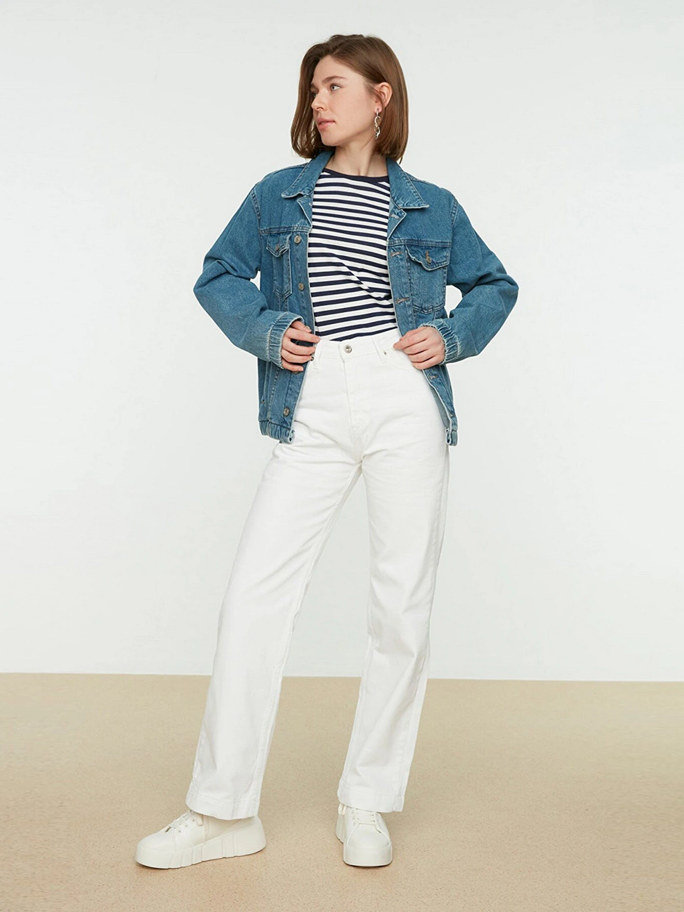 Джинси Trendyol Frayed Straight модель TCTSS22JE0044/Beyaz Фото