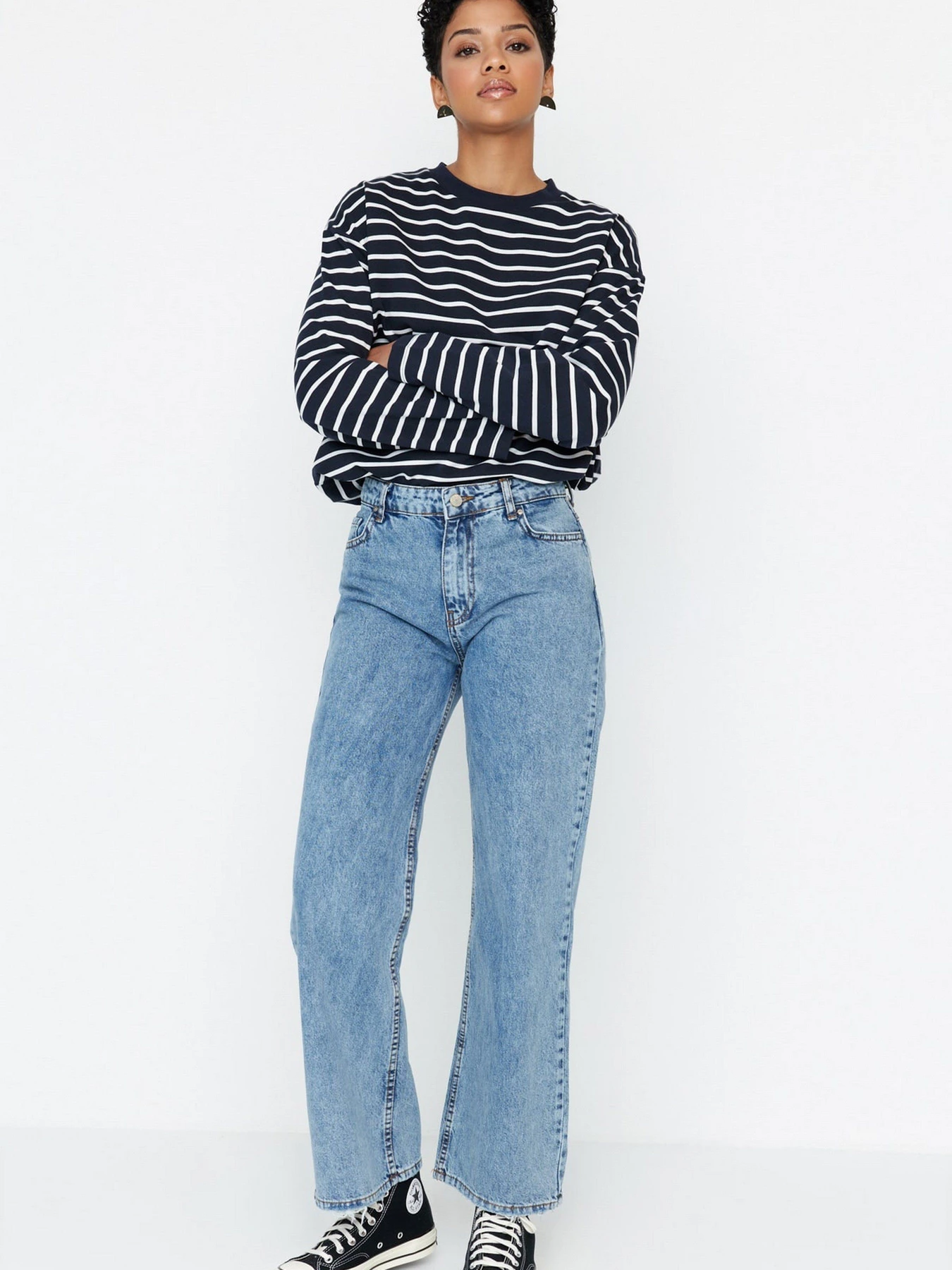 Джинси Trendyol Frayed Straight модель TCTSS22JE0044/Mavi Фото