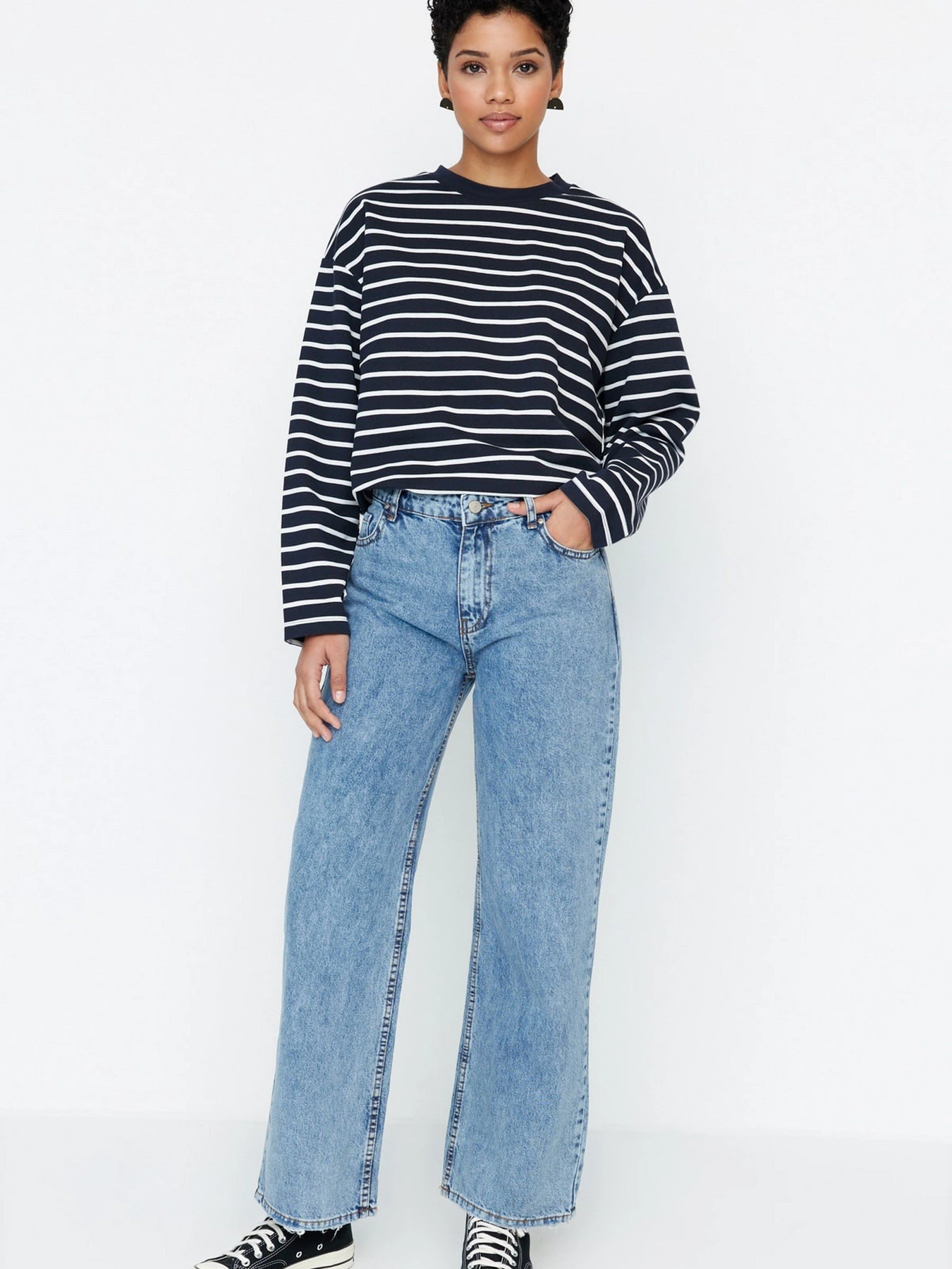 Джинси Trendyol Frayed Straight модель TCTSS22JE0044/Mavi Фото