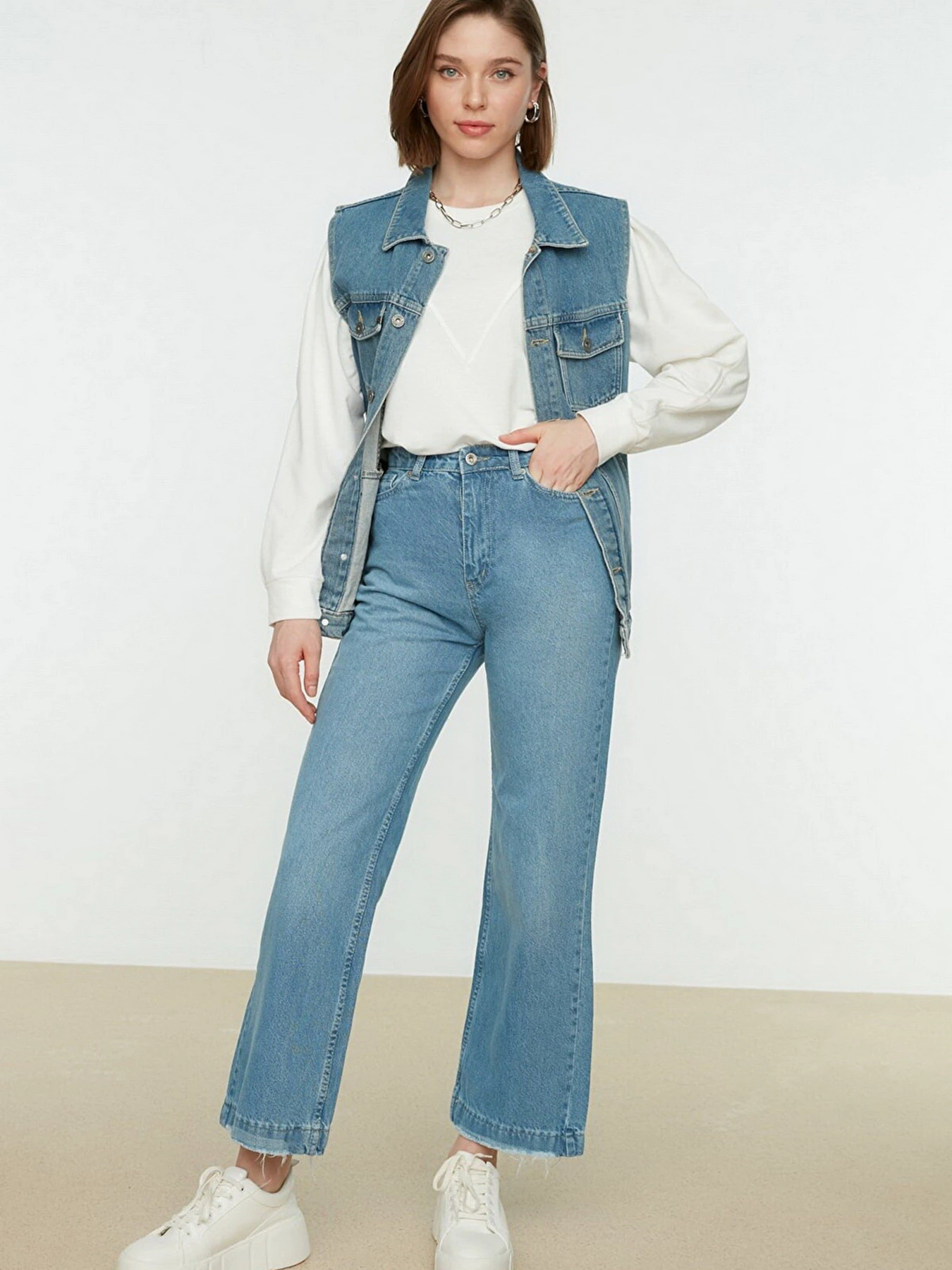 Джинси Trendyol Frayed Straight модель TCTSS22JE0044/Indigo Фото