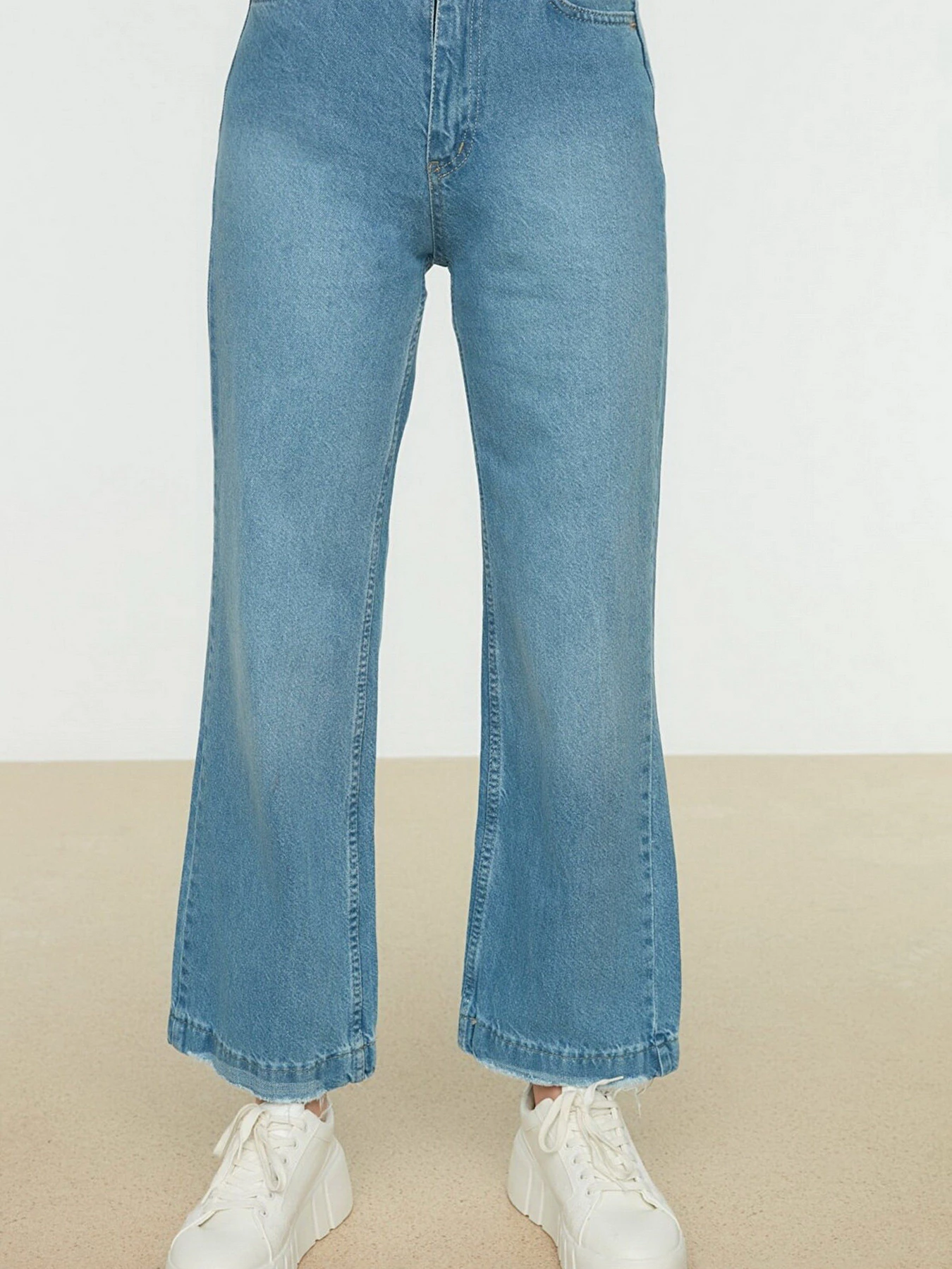 Джинси Trendyol Frayed Straight модель TCTSS22JE0044/Indigo Фото