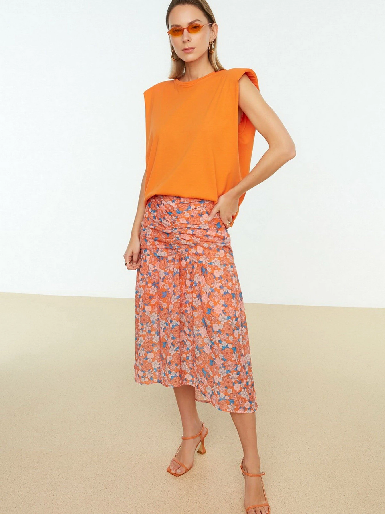 Футболки и поло Trendyol модель TWOSS20TS0866/Turuncu Фото