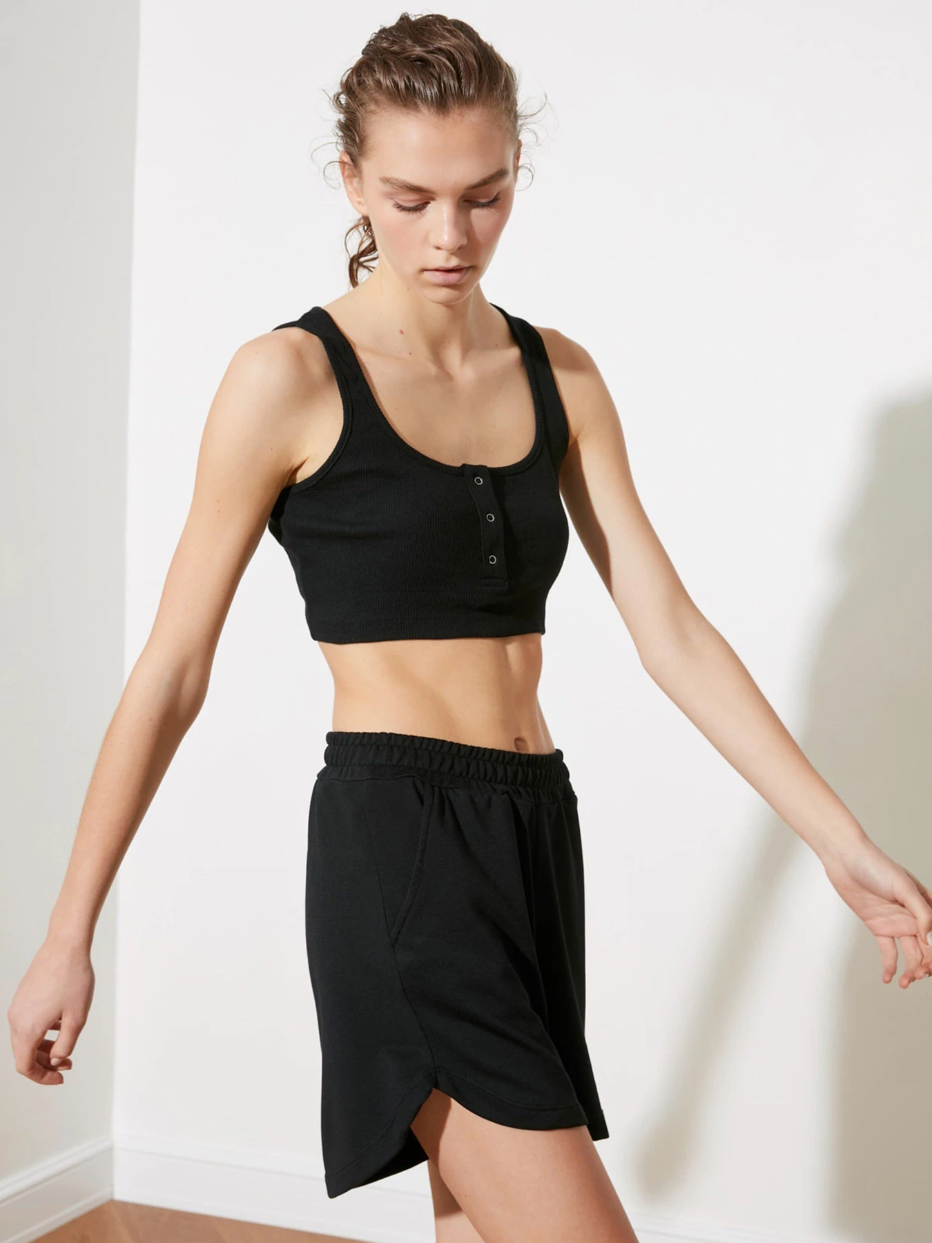 Шорты Trendyol модель TWOSS21SR0061/Siyah Фото