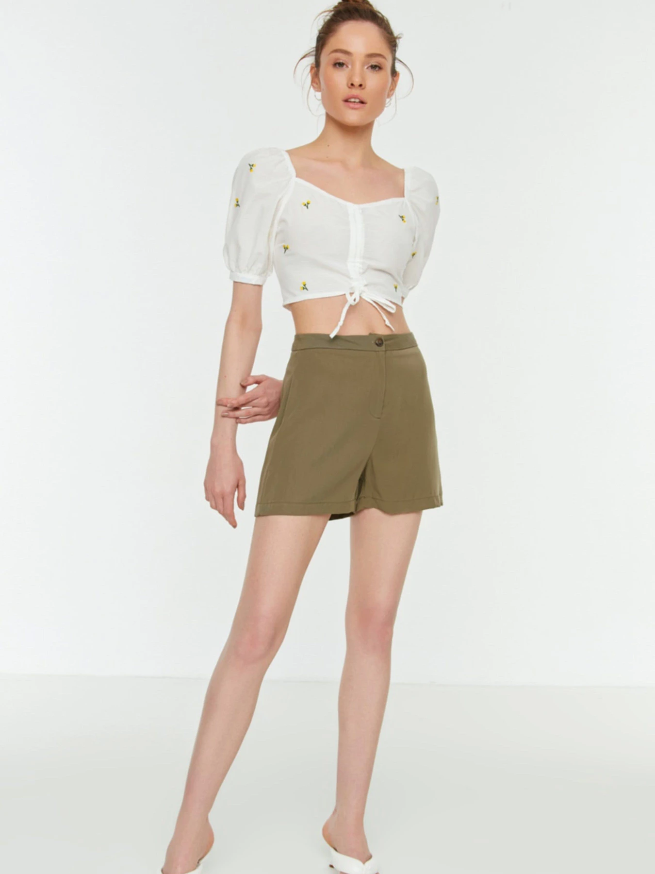 Шорты Trendyol модель TWOSS22SR0340/Haki Фото