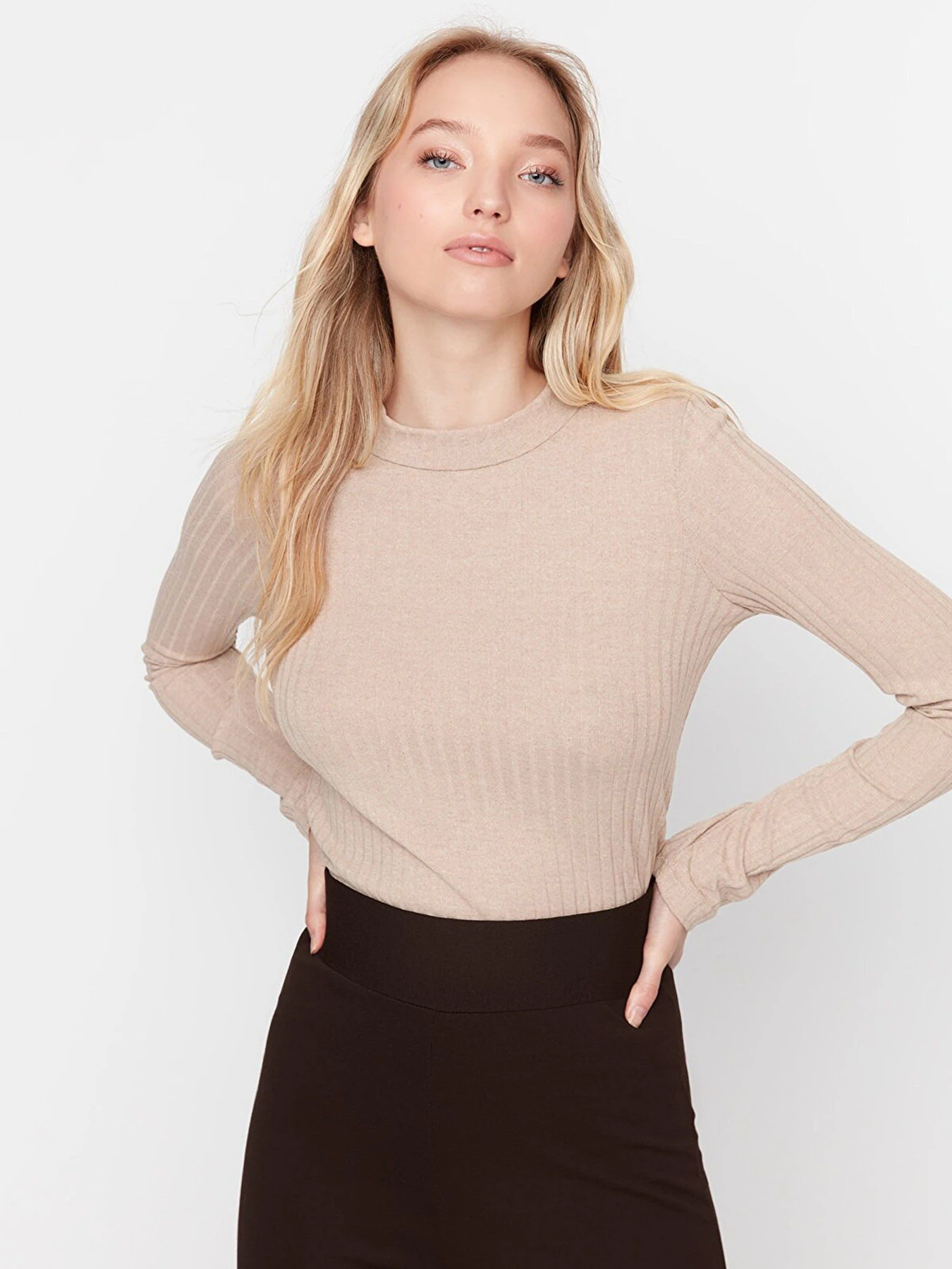 Свитры и кардиганы Trendyol модель TWOAW20BZ0200/Bej Свитры и кардиганы Trendyol модель TWOAW20BZ0200/Bej Фото