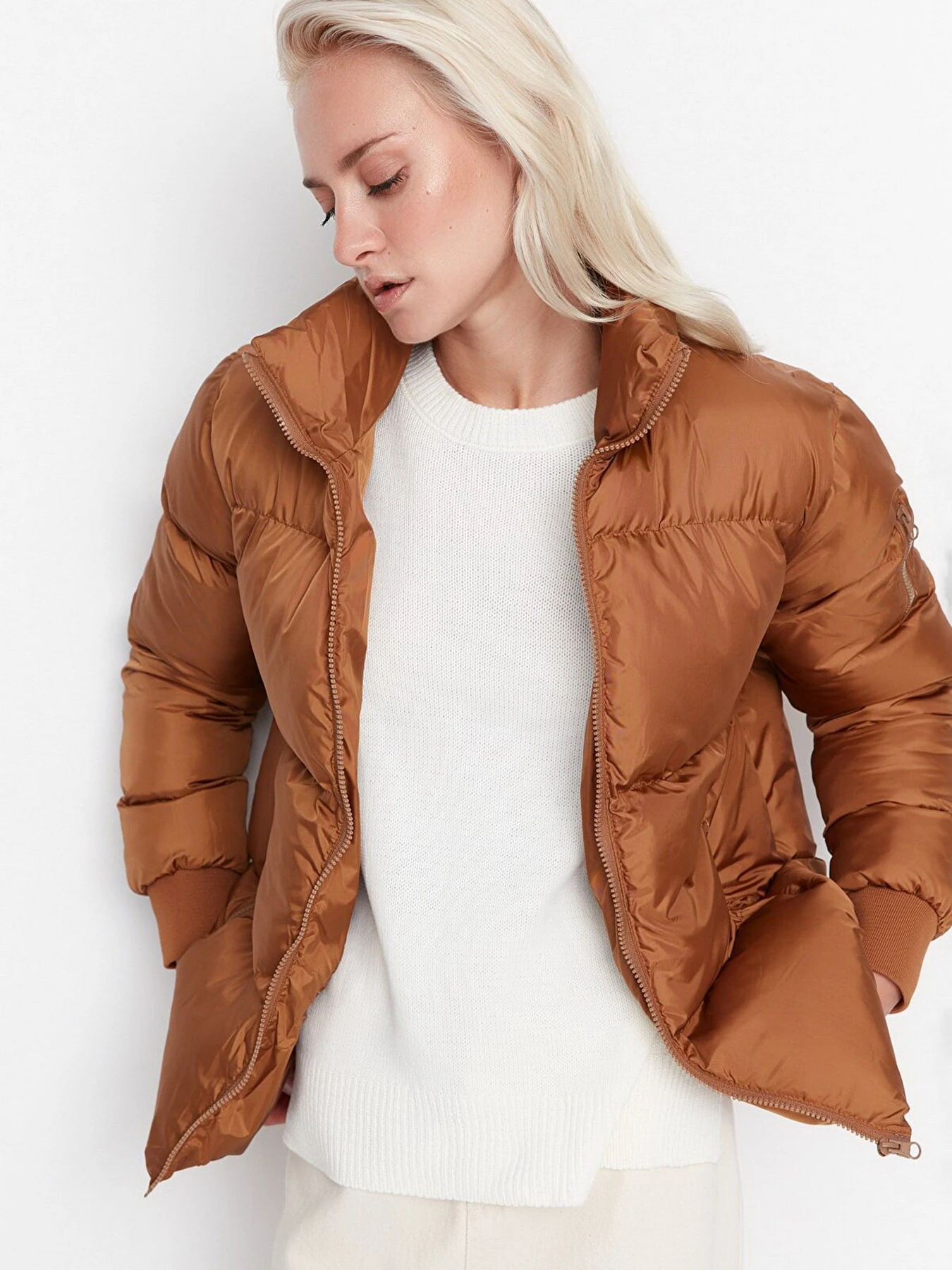 Куртки и дубленки Trendyol модель TWOAW23MO00248/Kahverengi Фото