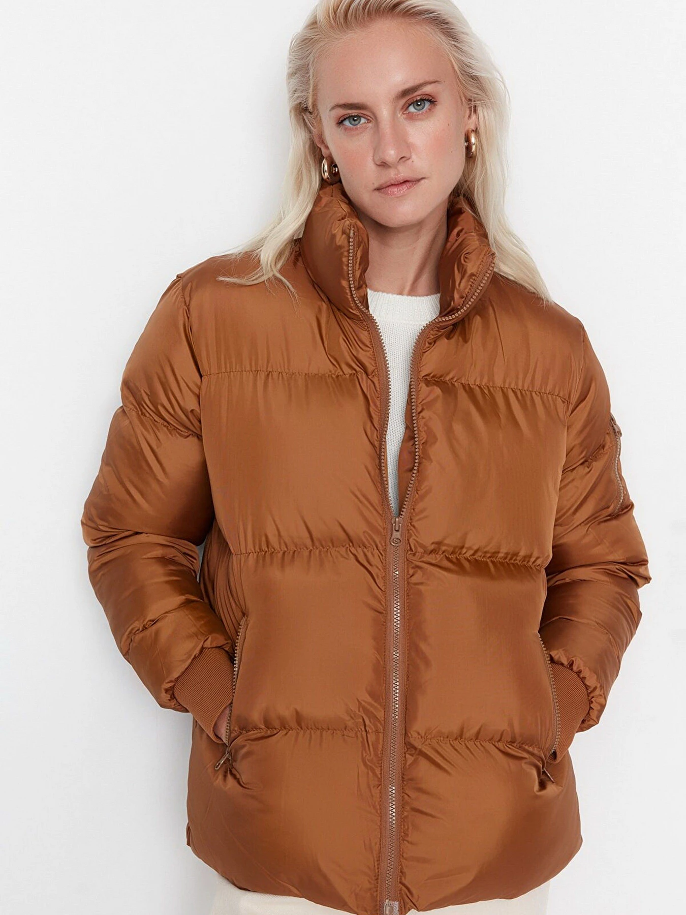 Куртки и дубленки Trendyol модель TWOAW23MO00248/Kahverengi Фото