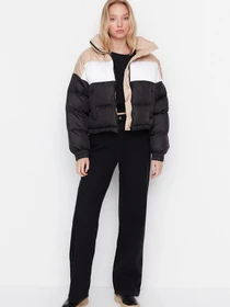Куртки и дубленки Trendyol модель TWOAW23MO00245/Cok Renkli Фото