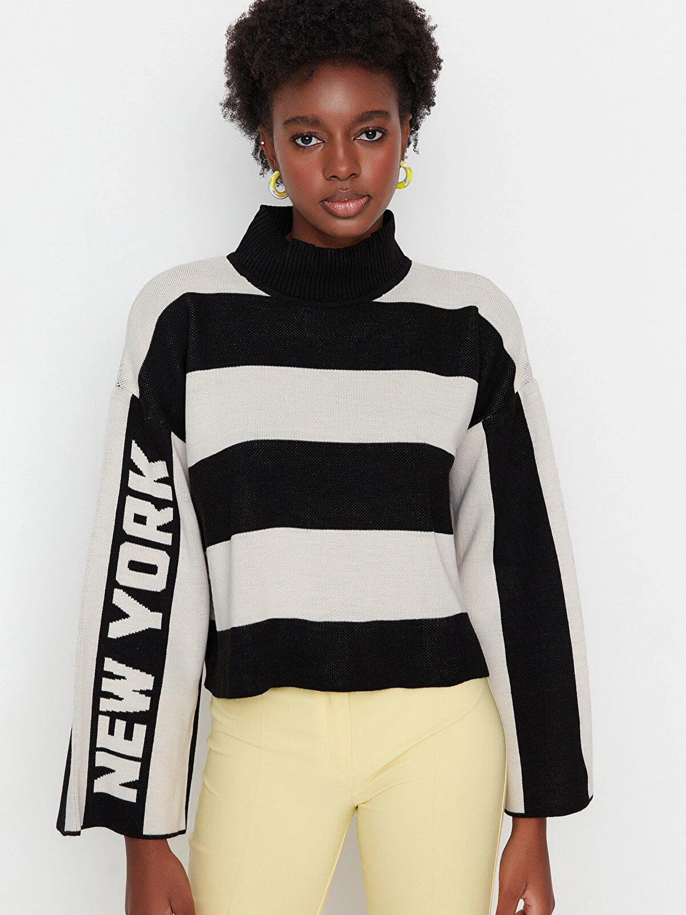 Свитры и кардиганы Trendyol модель TWOAW23KZ01463/Siyah Свитры и кардиганы Trendyol модель TWOAW23KZ01463/Siyah Фото