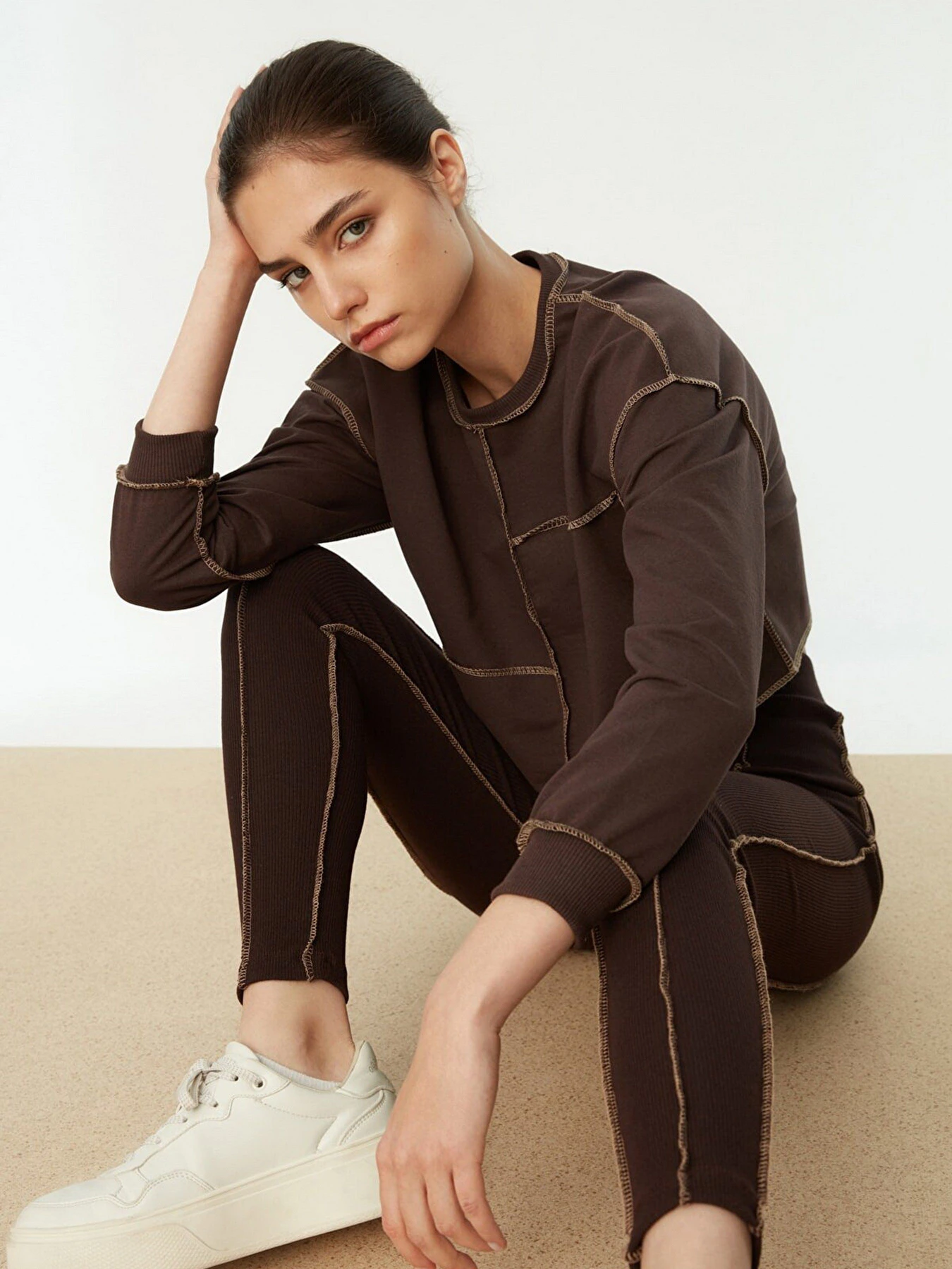 Штани Trendyol модель TWOAW22TA0092/Kahverengi Штани Trendyol модель TWOAW22TA0092/Kahverengi Фото