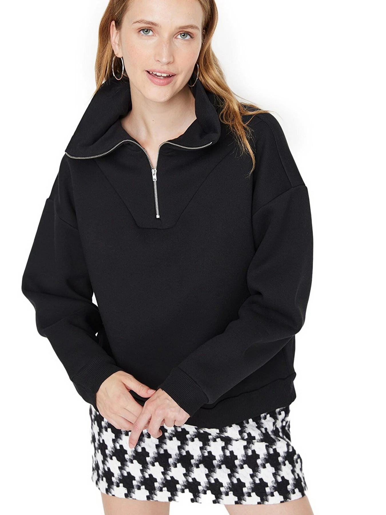 Худи и свитшоты Trendyol модель TWOAW23SW00091/Siyah Худи и свитшоты Trendyol модель TWOAW23SW00091/Siyah Фото