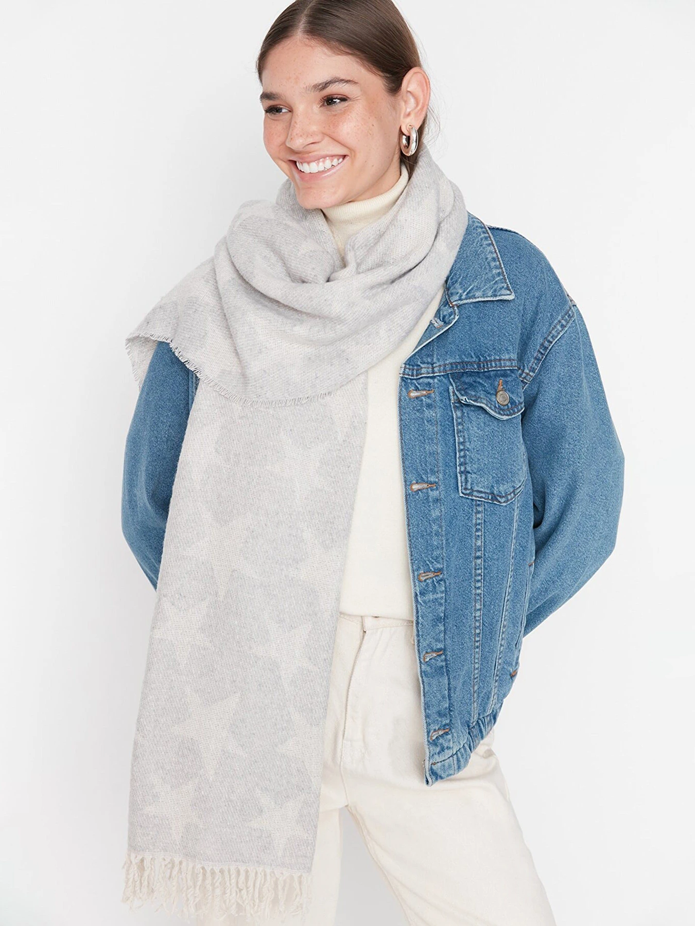 Шарфи та хустки Trendyol модель TWOAW21AT0047/Acik Gri Шарфи та хустки Trendyol модель TWOAW21AT0047/Acik Gri Фото