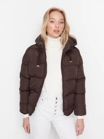 Куртки и дубленки Trendyol модель TWOAW21MO0022/Koyu Kahverengi Фото
