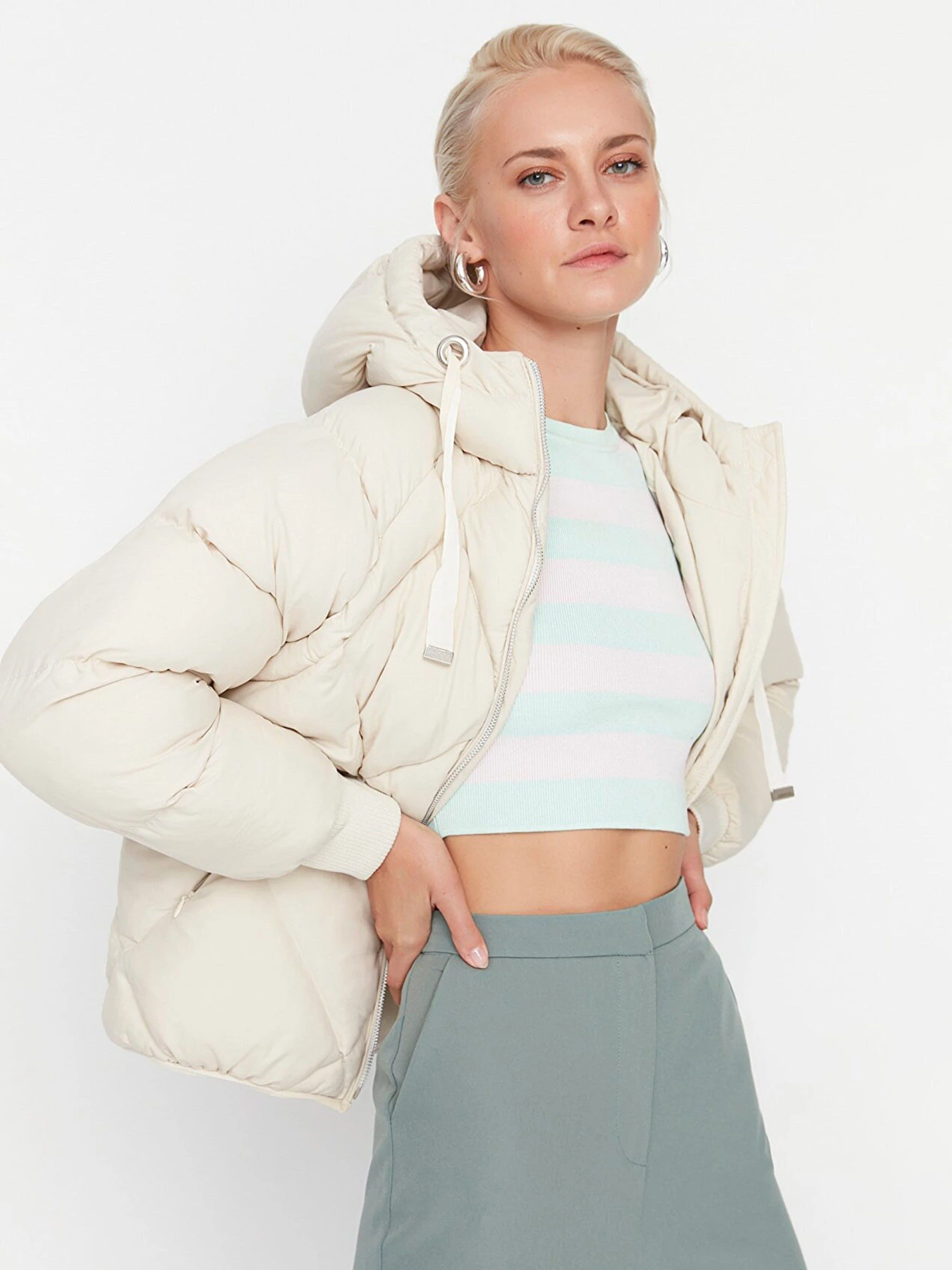 Куртки и дубленки Trendyol модель TWOAW23MO00004/Bej Фото