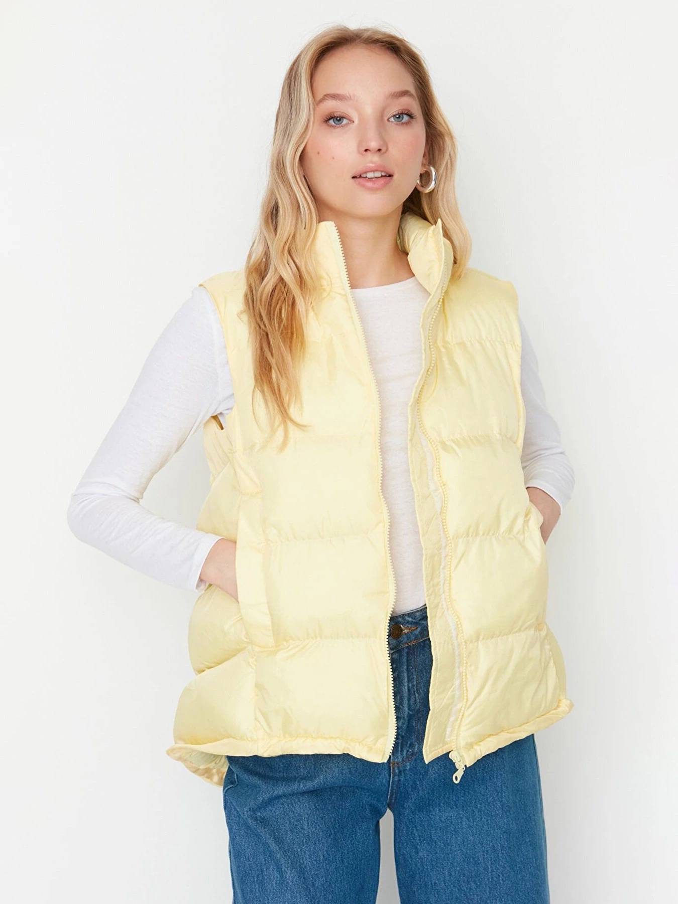Куртки и дубленки Trendyol модель TWOAW23YE00008/Sari Куртки и дубленки Trendyol модель TWOAW23YE00008/Sari Фото