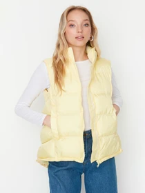 Куртки и дубленки Trendyol модель TWOAW23YE00008/Sari Фото