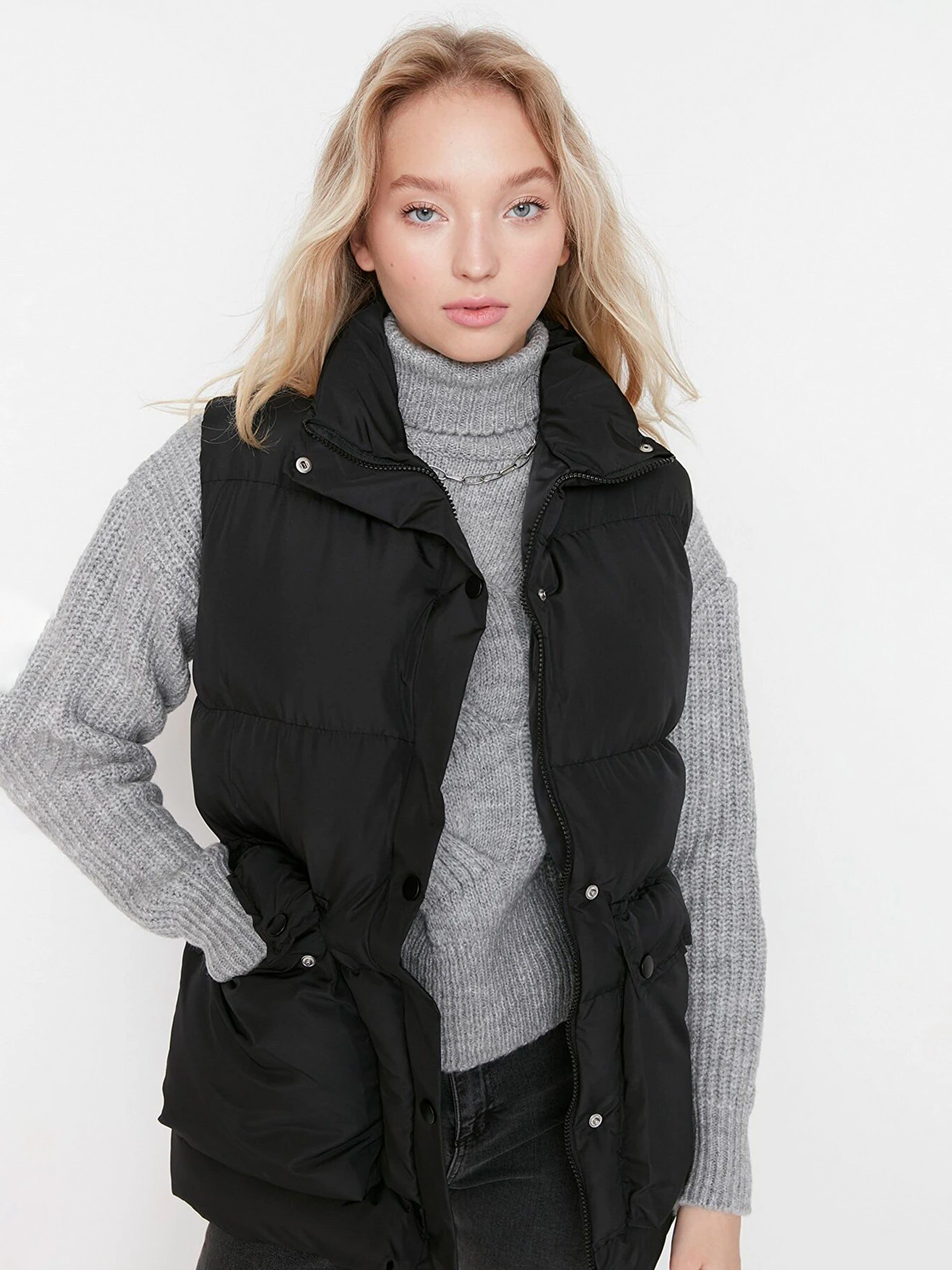 Куртки и дубленки Trendyol модель TWOAW23YE00015/Siyah Куртки и дубленки Trendyol модель TWOAW23YE00015/Siyah Фото