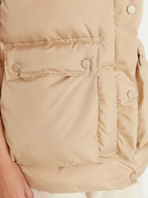 Куртки и дубленки Trendyol модель TWOAW23YE00015/Tas Фото