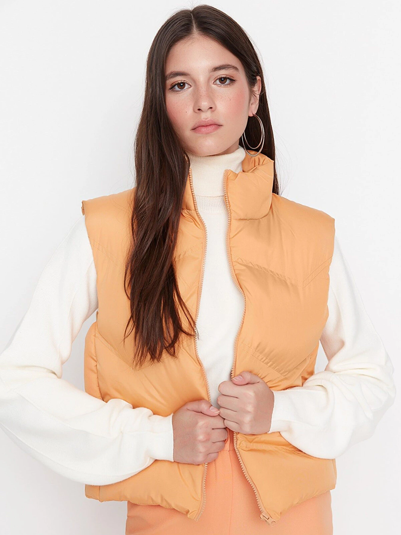 Куртки та дублянки Trendyol модель TWOAW23YE00028/Turuncu Фото