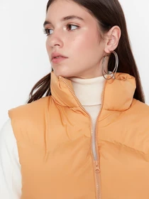 Куртки та дублянки Trendyol модель TWOAW23YE00028/Turuncu Фото