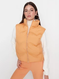 Куртки та дублянки Trendyol модель TWOAW23YE00028/Turuncu Фото