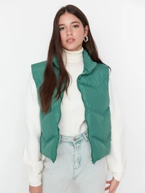 Куртки и дубленки Trendyol модель TWOAW23YE00028/Yesil Фото
