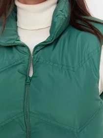 Куртки и дубленки Trendyol модель TWOAW23YE00028/Yesil Фото