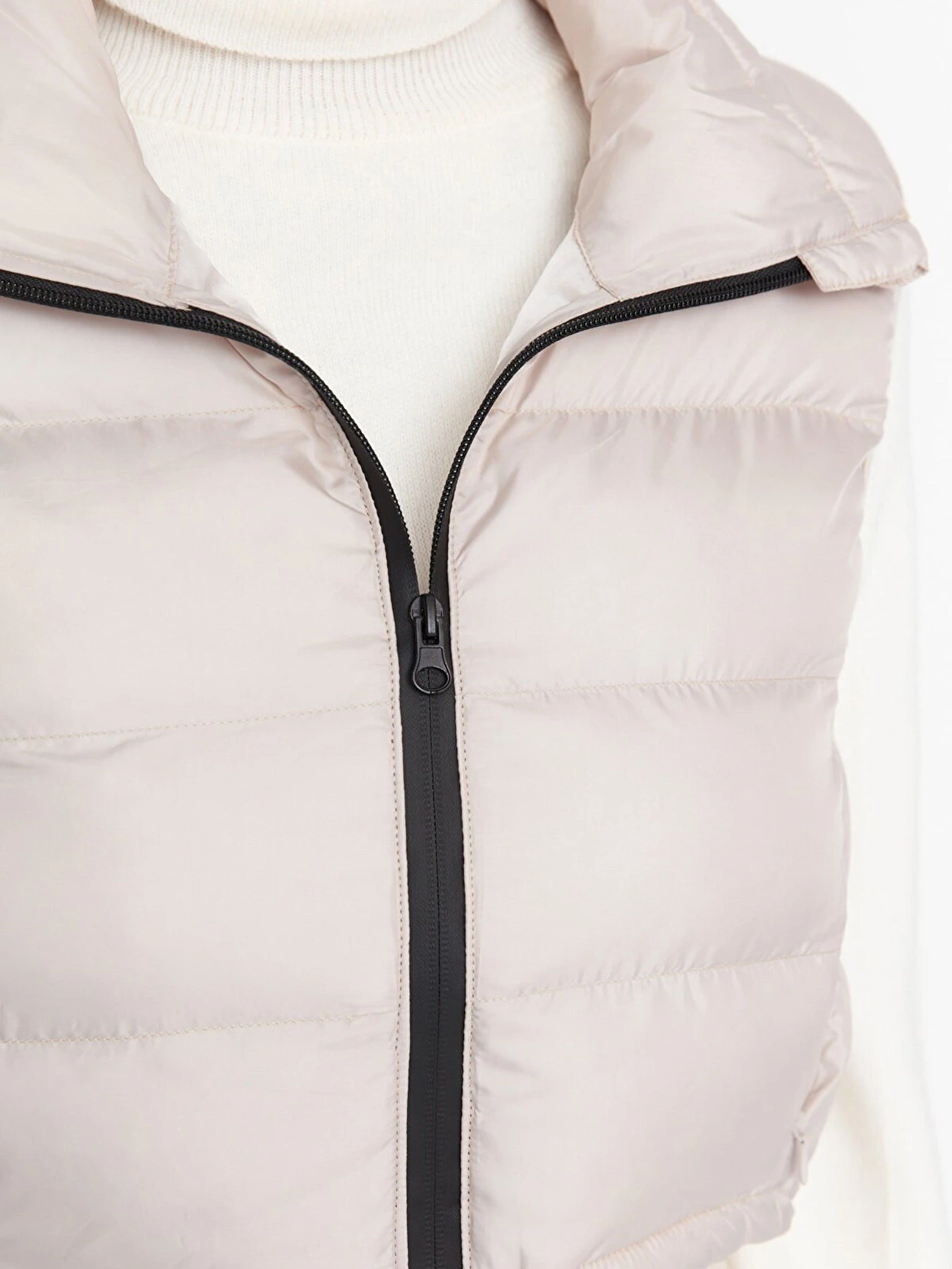 Куртки и дубленки Trendyol модель TWOAW23YE00041/Tas Фото