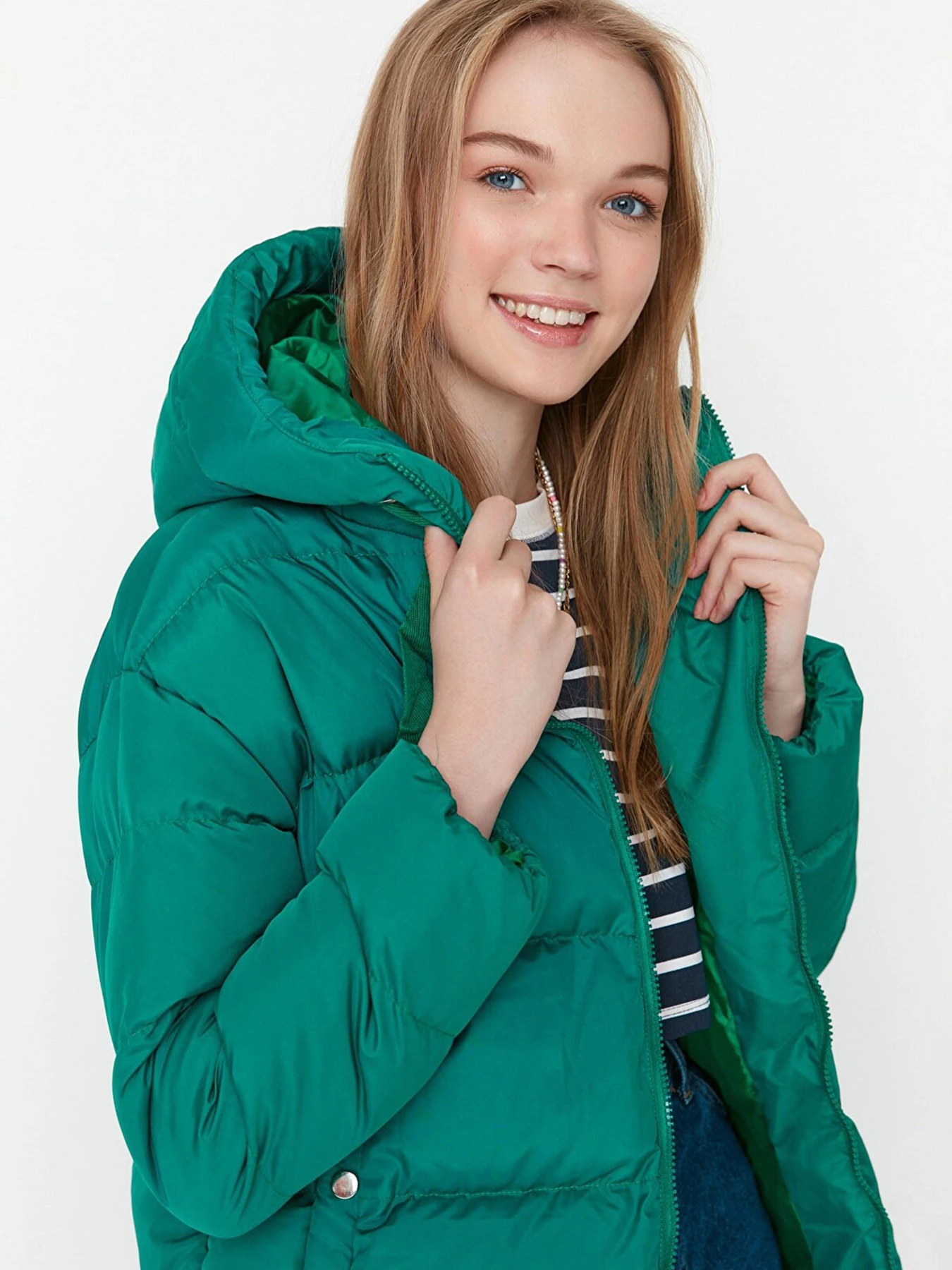 Куртки и дубленки Trendyol модель TWOAW21MO0022/Koyu Yesil Фото