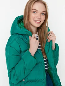Куртки и дубленки Trendyol модель TWOAW21MO0022/Koyu Yesil Фото