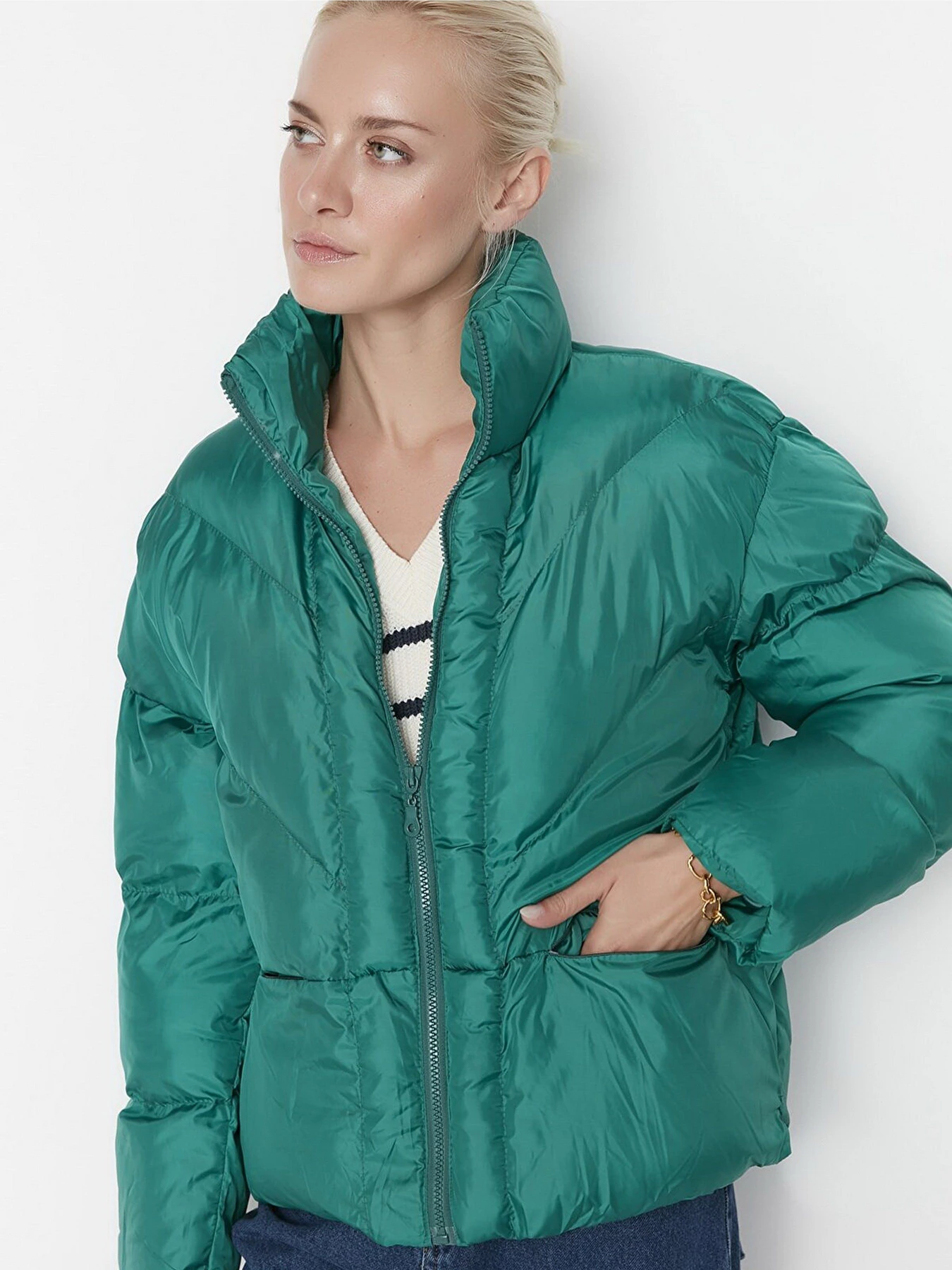 Куртки и дубленки Trendyol модель TWOAW22MO0079/Ordek Basi Yesili Фото